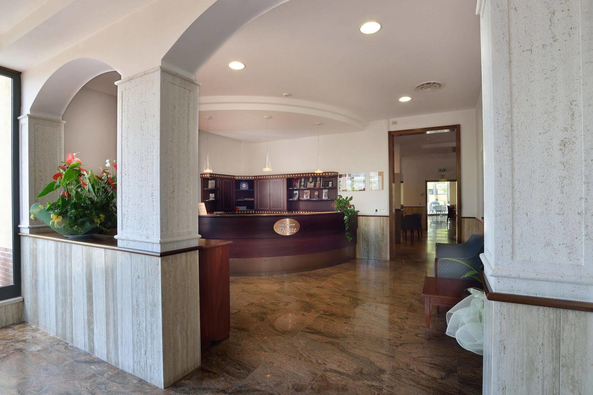 Hotel Ristorante Dante トルジャーノ エクステリア 写真